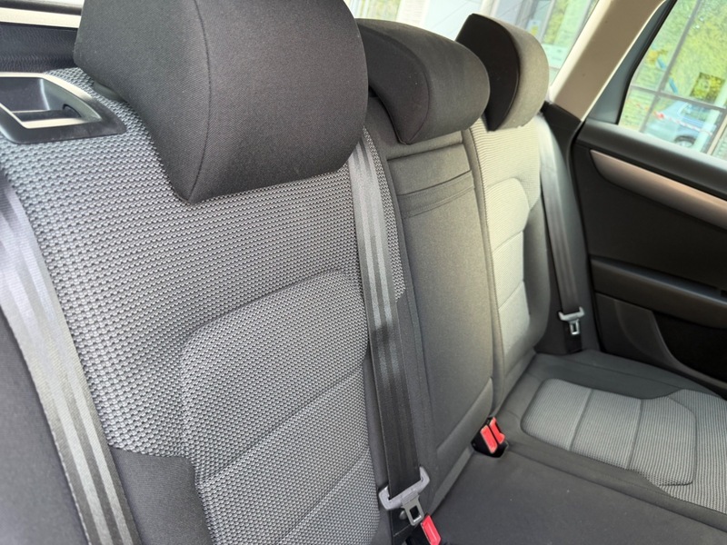 Volkswagen Passat 1.6 Highline Tdi Bluemotion Technology 104 Bhp Silver #18
