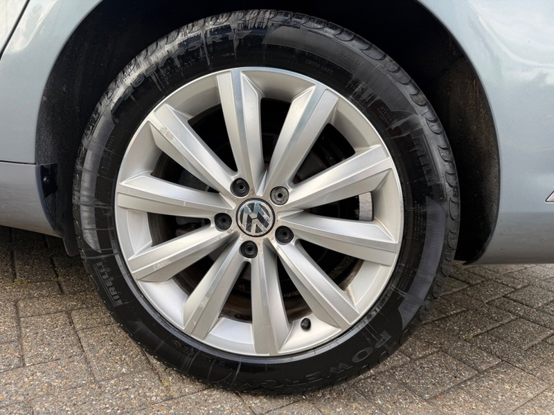 Volkswagen Passat 1.6 Highline Tdi Bluemotion Technology 104 Bhp Silver #28