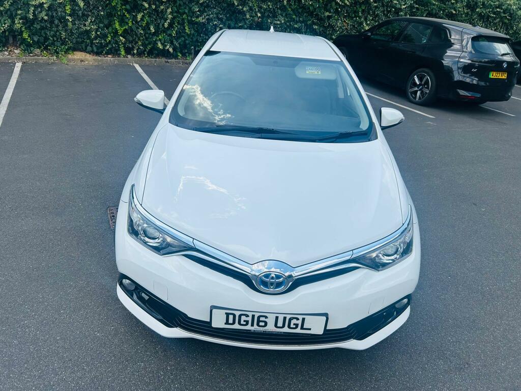 Toyota Auris 1.8 Vvt-h Business Edition Cvt Euro 6 Ss White #2