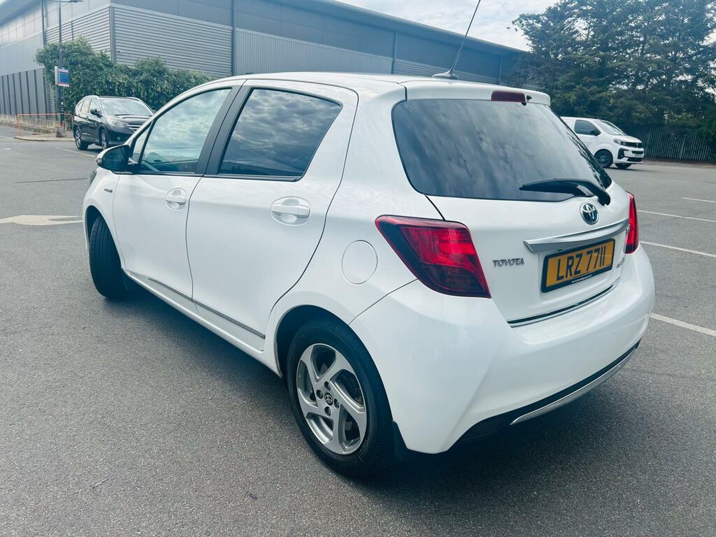 Toyota Yaris 1.5 Vvt-h Icon E-cvt Euro 6 Safety Sense LRZ7711 White #4