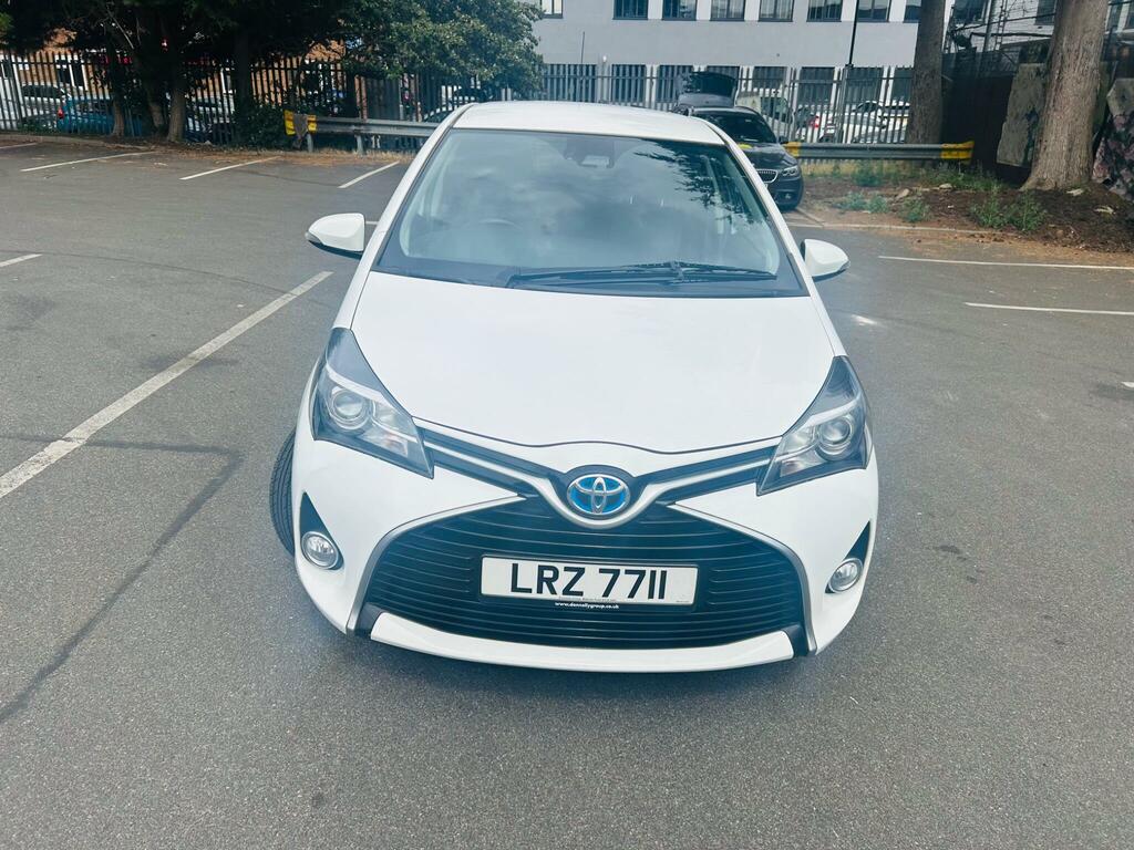 Toyota Yaris 1.5 Vvt-h Icon E-cvt Euro 6 Safety Sense LRZ7711 White #2