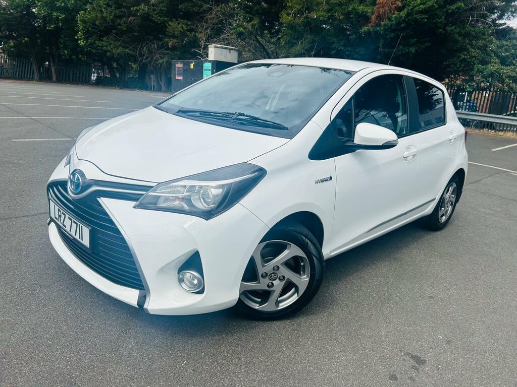 Toyota Yaris 1.5 Vvt-h Icon E-cvt Euro 6 Safety Sense LRZ7711 White #3