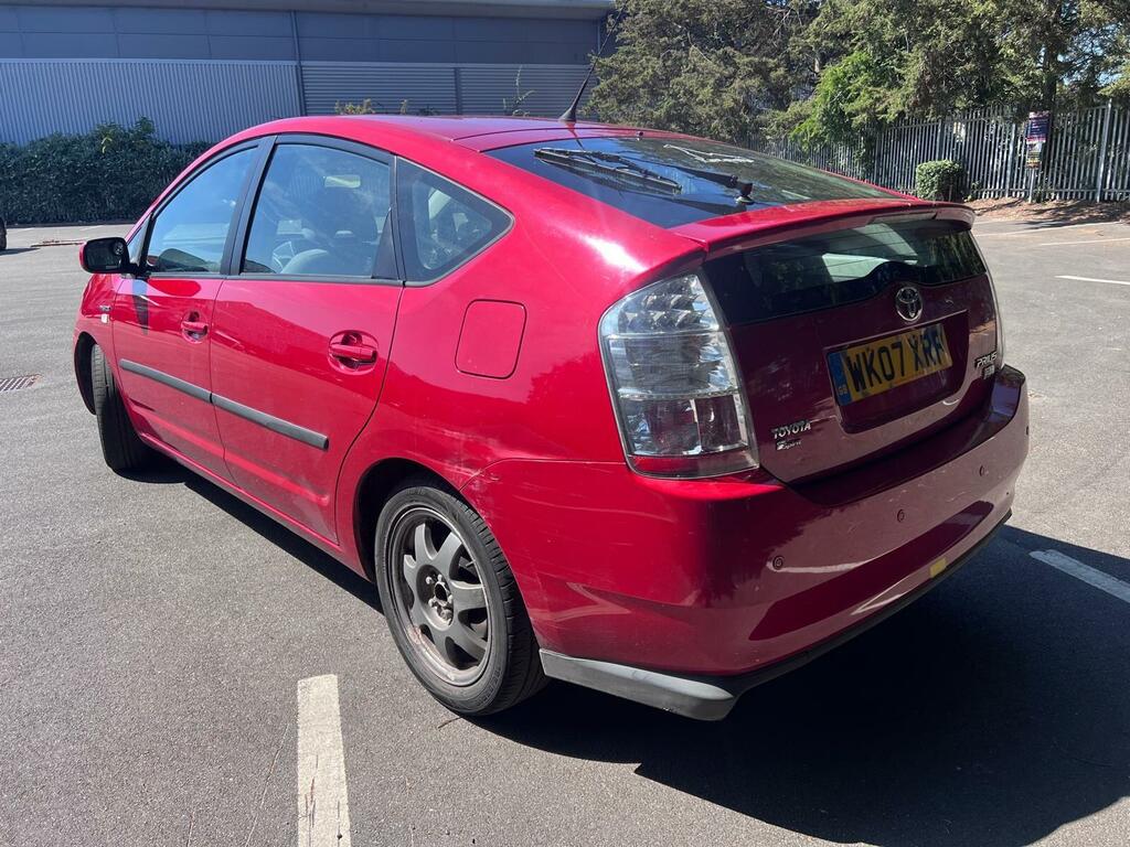 Toyota Prius 1.5 T Spirit Cvt Red #3