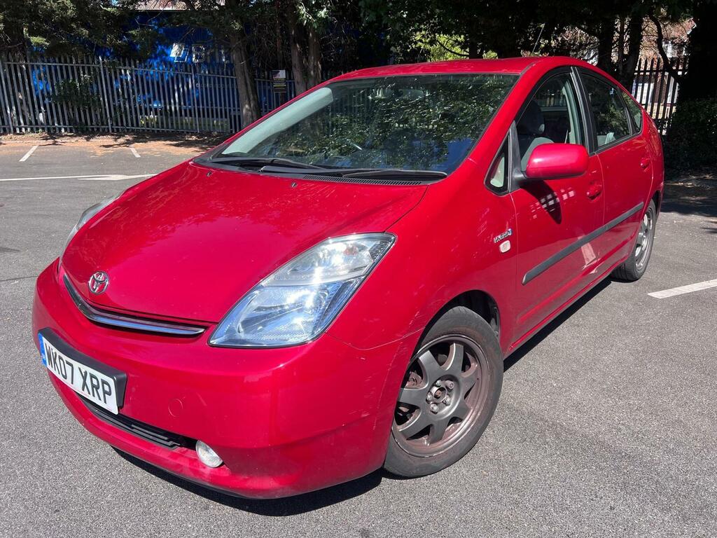Toyota Prius 1.5 T Spirit Cvt Red #2