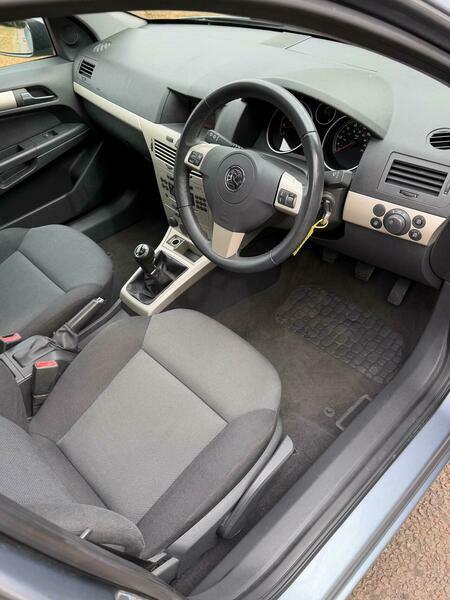 Vauxhall Astra Club 5-Door Black #13