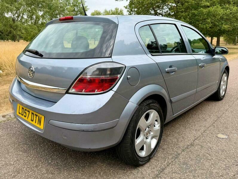 Vauxhall Astra Club 5-Door Black #10