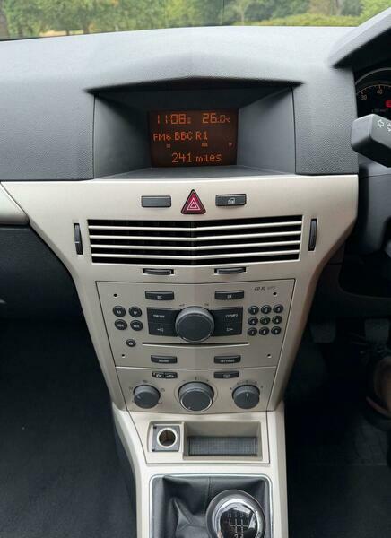 Vauxhall Astra Club 5-Door Black #16