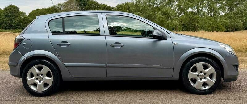 Vauxhall Astra Club 5-Door Black #9