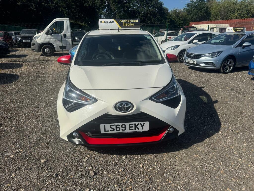 Toyota Aygo X X-trend White #2