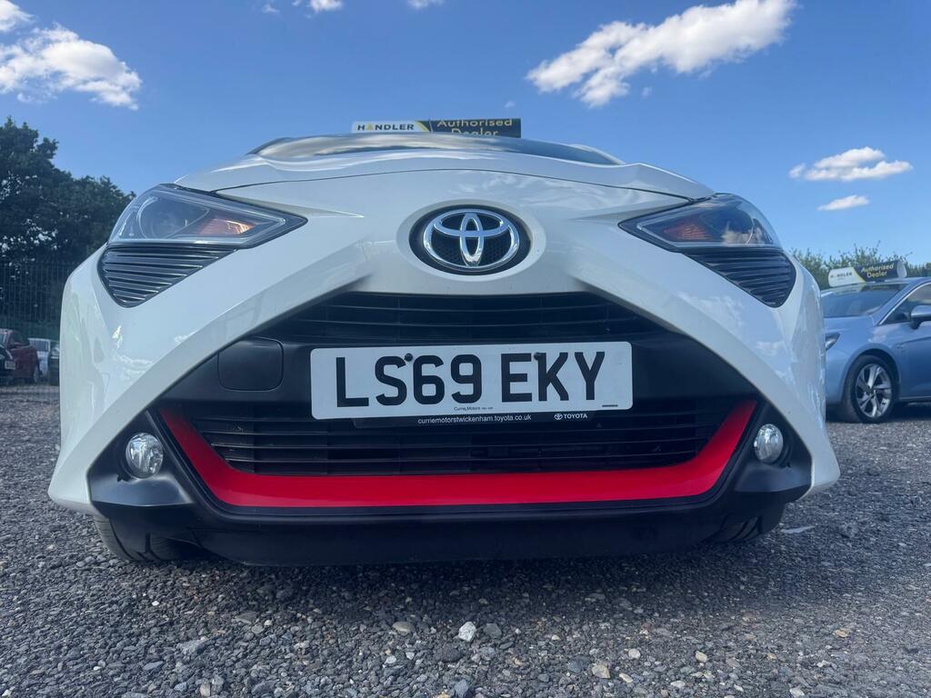 Toyota Aygo X X-play Red #10