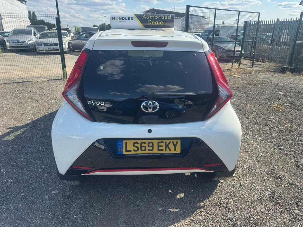 Toyota Aygo X X-play Red #9