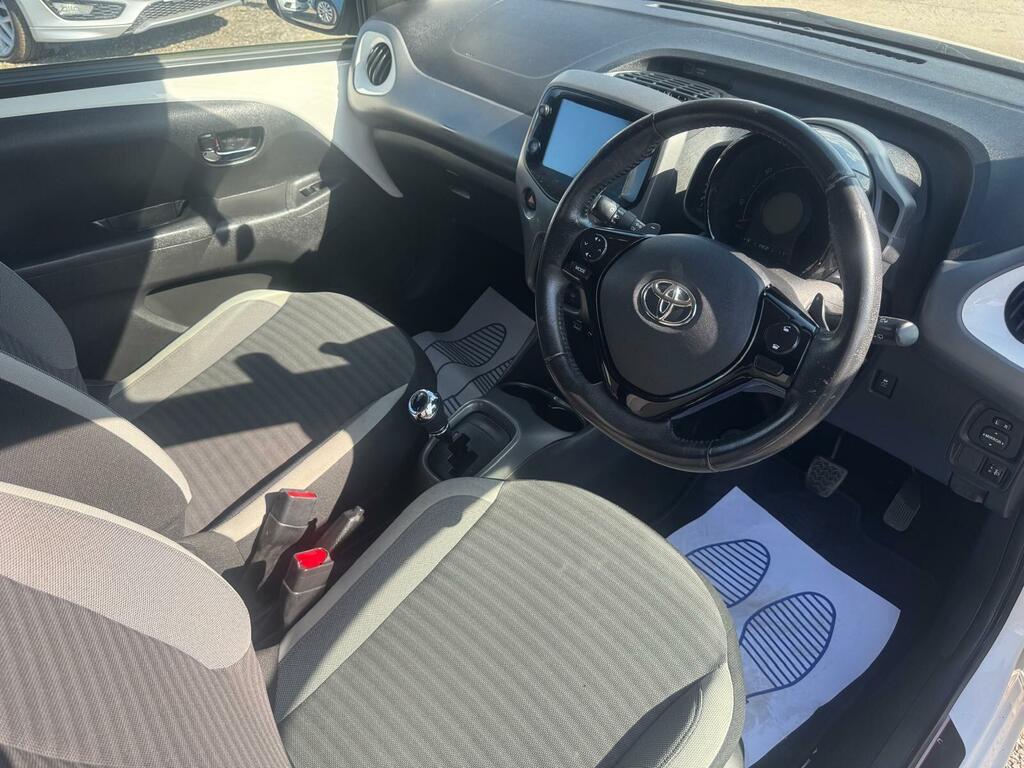 Toyota Aygo X X-play Red #15
