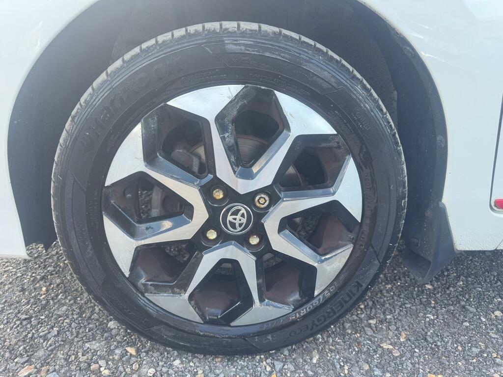 Toyota Aygo X X-play Red #35