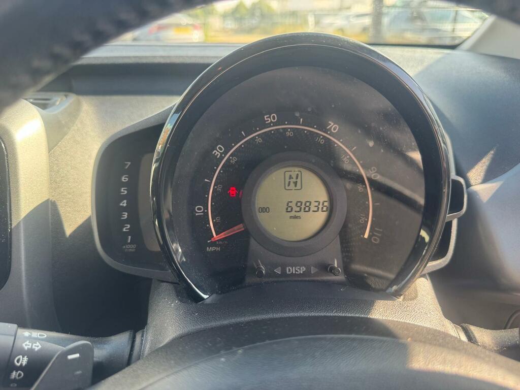 Toyota Aygo X X-play Red #16