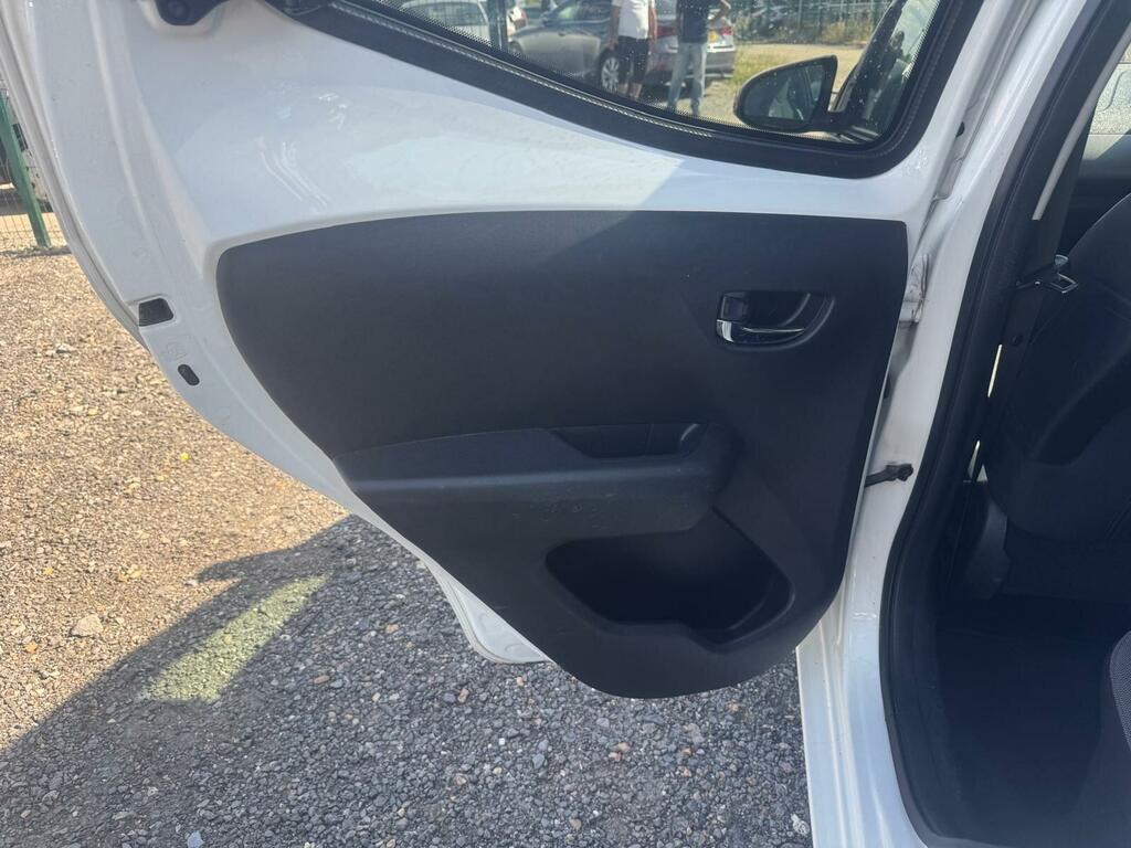 Toyota Aygo X X-play Red #31