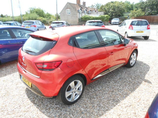 Renault Clio Hatchback 1.2 Dynamique Medianav 1.2 16V 75 2015 Red #2