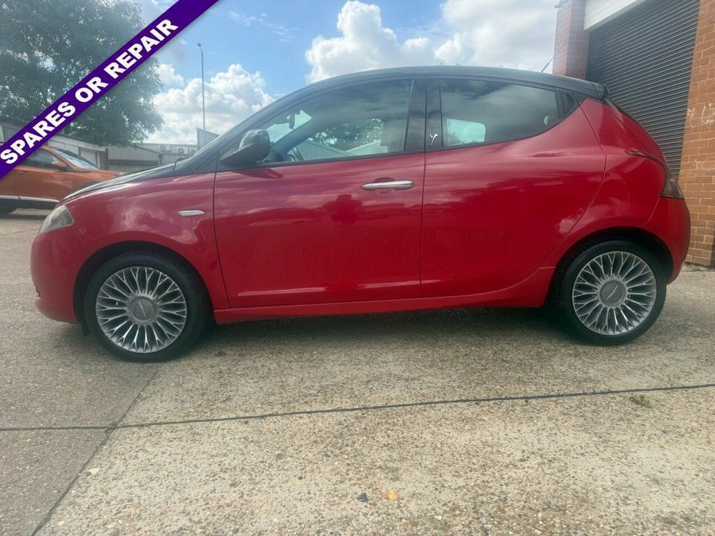 Chrysler Ypsilon 1.2L Blackred Black #4