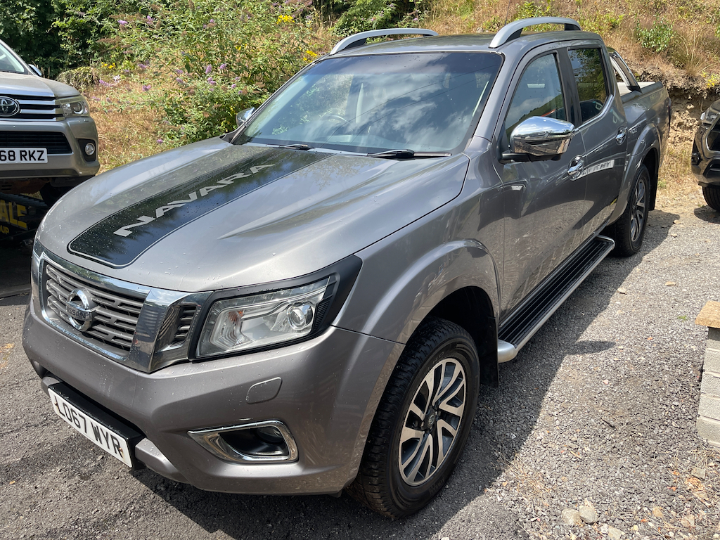Nissan Navara Dci Tekna 4X4 Dcb Crew-cab LO67WYR Grey #2