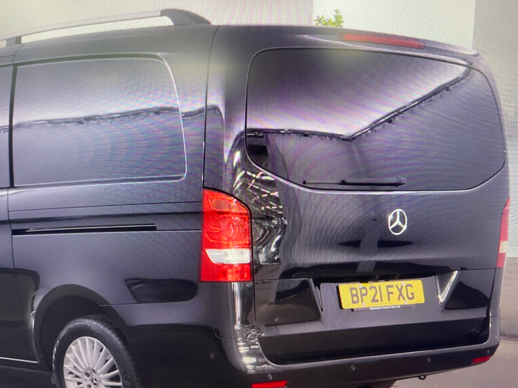 Mercedes-Benz Vito 116 Crew Premium L2 Black #2