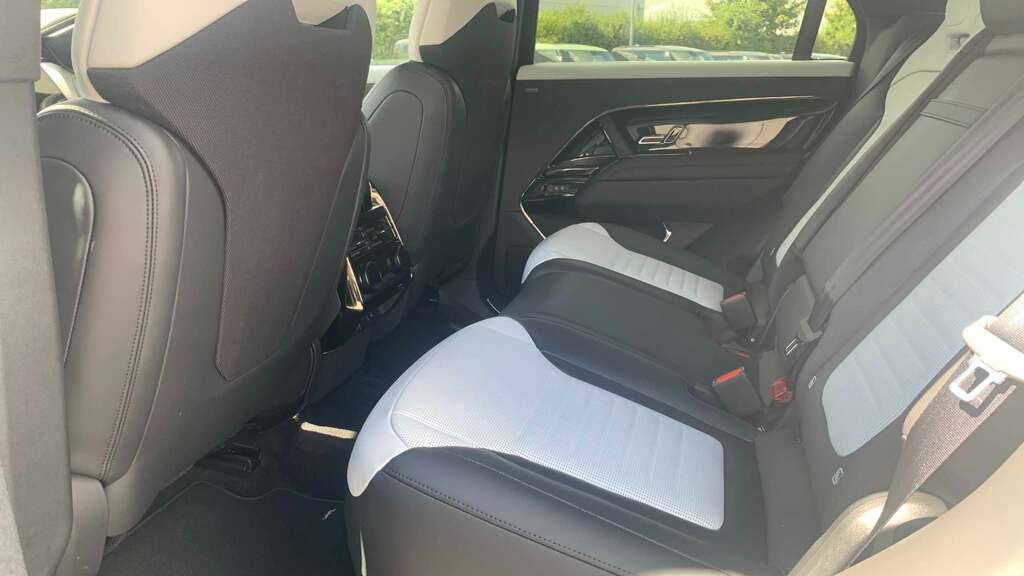 Land Rover Range Rover Sport 4.4 P635 V8 Sv AX75CZC White #4