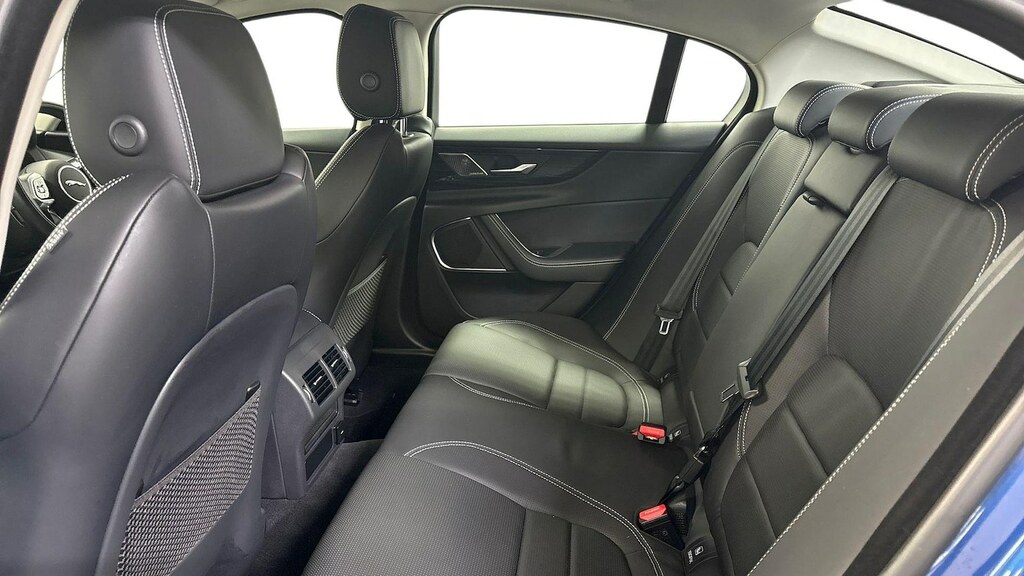 Jaguar XE 2.0 P300i R-dynamic Hse Saloon Awd Blue #4