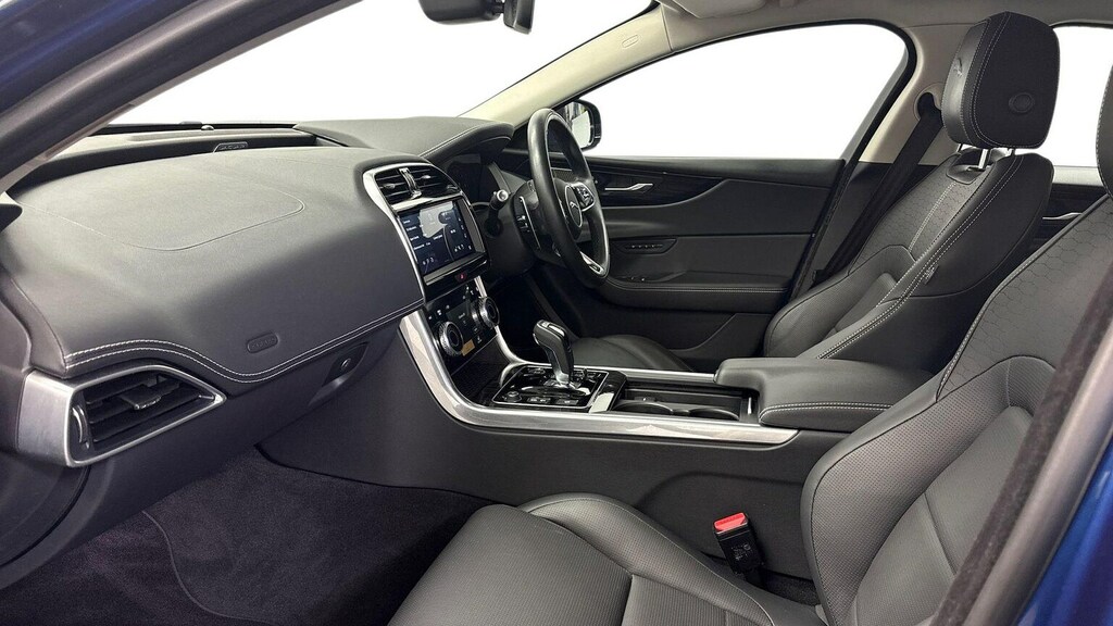 Jaguar XE 2.0 P300i R-dynamic Hse Saloon Awd Blue #3