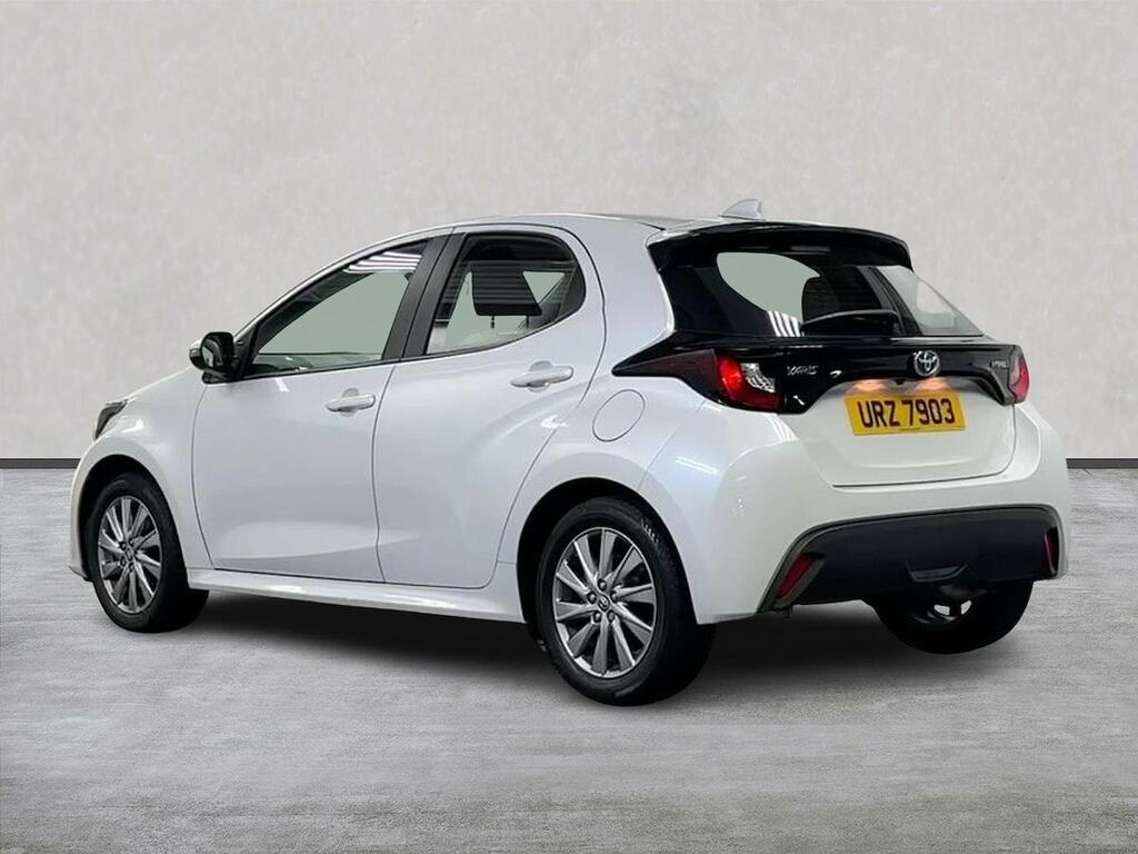 Toyota Yaris 1.5 Vvt-h Icon Hatchback Hybrid E-cvt E URZ7903 White #2