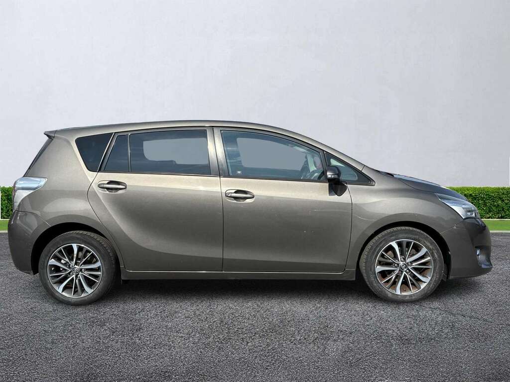 Toyota Verso 1.6 D-4d Design Brown #3