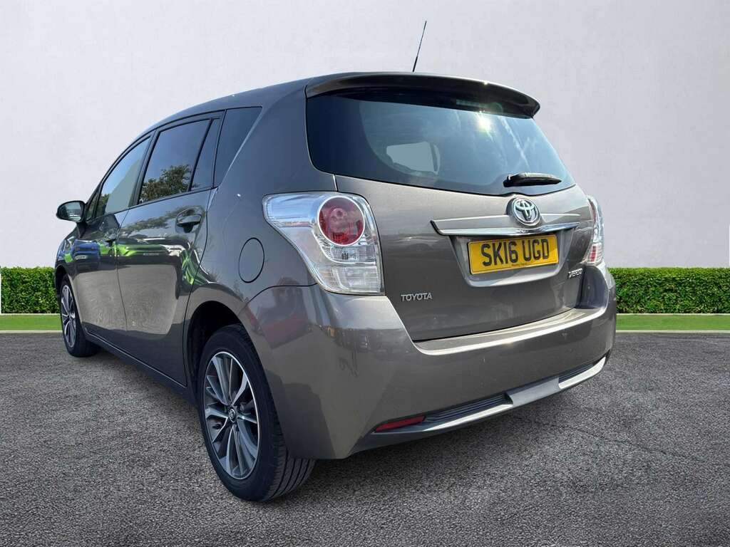 Toyota Verso 1.6 D-4d Design Brown #2