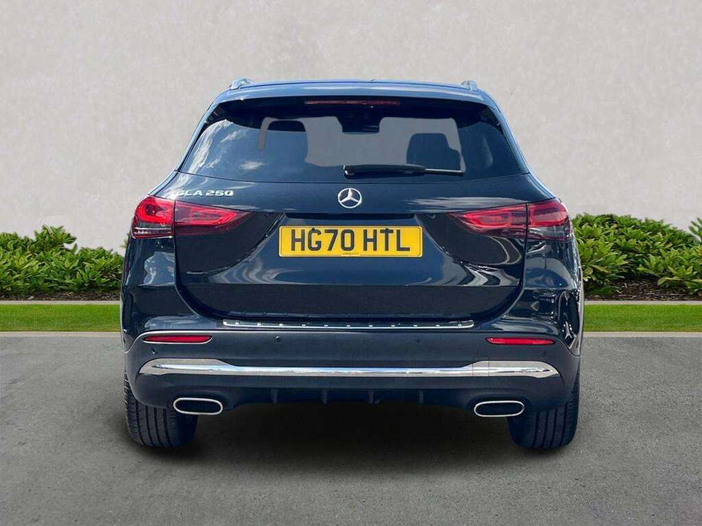 Mercedes-Benz GLA Class Gla 250 Amg Line Premium Black #4