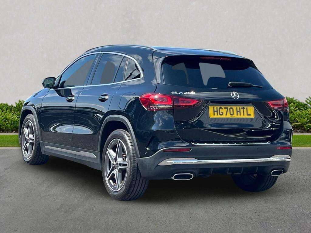 Mercedes-Benz GLA Class Gla 250 Amg Line Premium Black #2