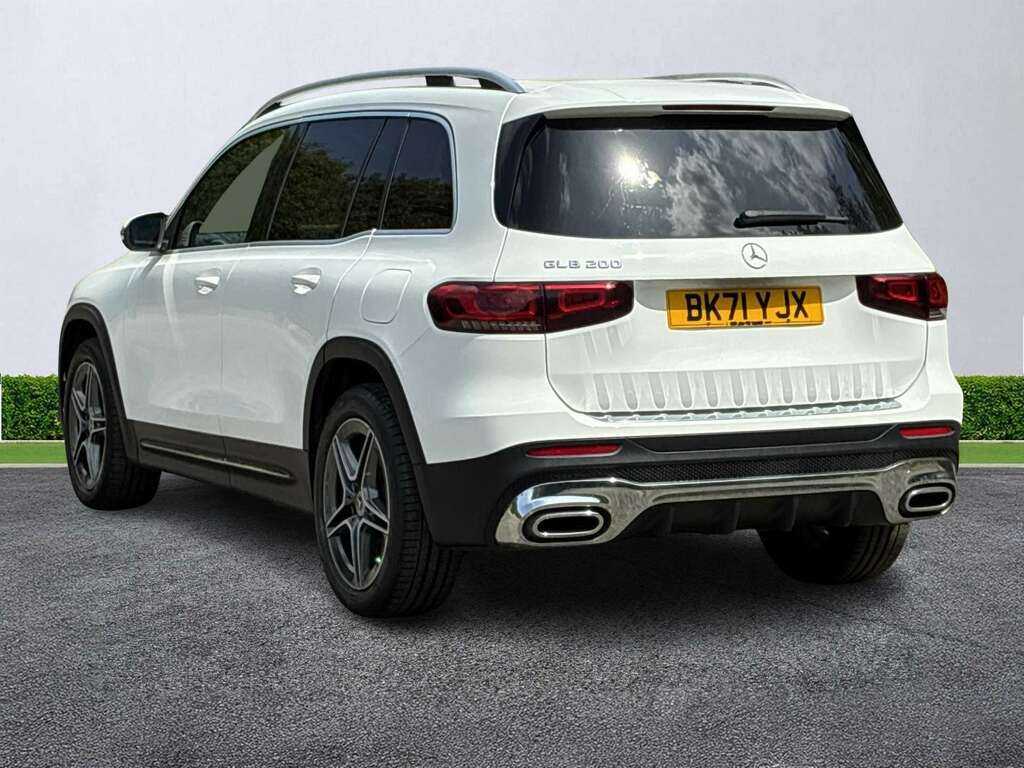 Mercedes-Benz GLB Class Glb 200 Amg Line 7G-tronic White #2