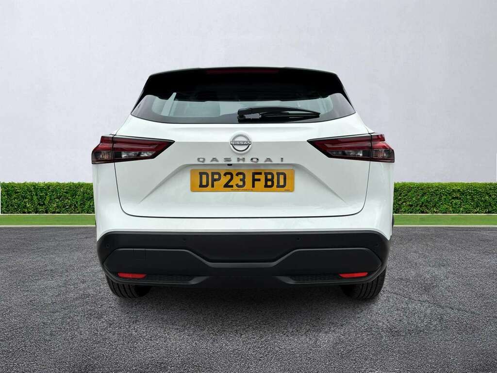 Nissan Qashqai 1.3 Dig-t Mh Acenta Premium DP23FBD White #4