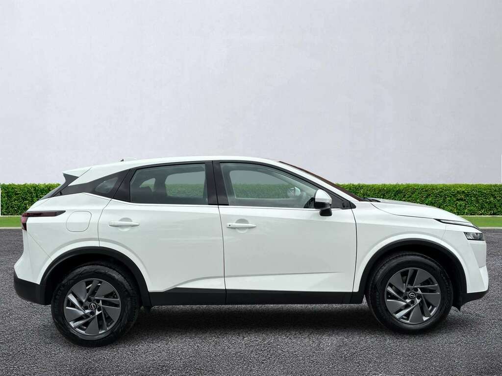 Nissan Qashqai 1.3 Dig-t Mh Acenta Premium DP23FBD White #3