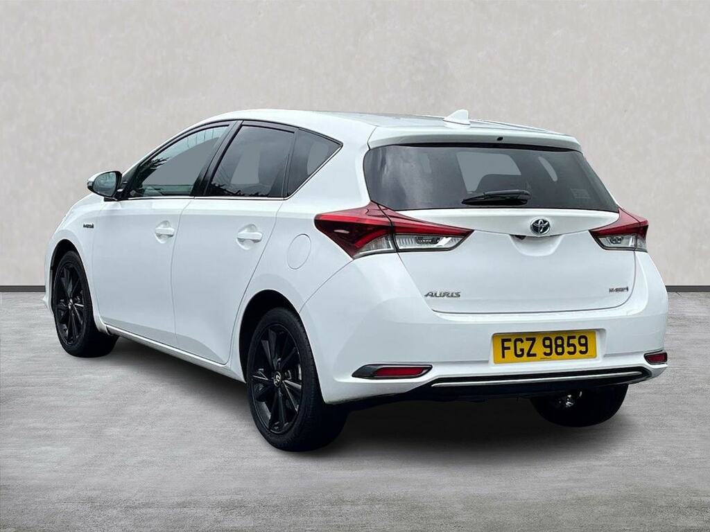 Toyota Auris 1.8 Vvt-h Design Hatchback Hybrid Cvt E FGZ9859 White #2