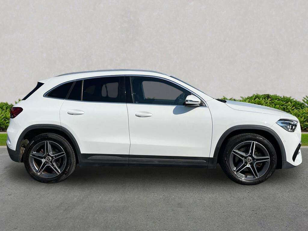 Mercedes-Benz GLA Class Gla 200 Amg Line Executive White #3