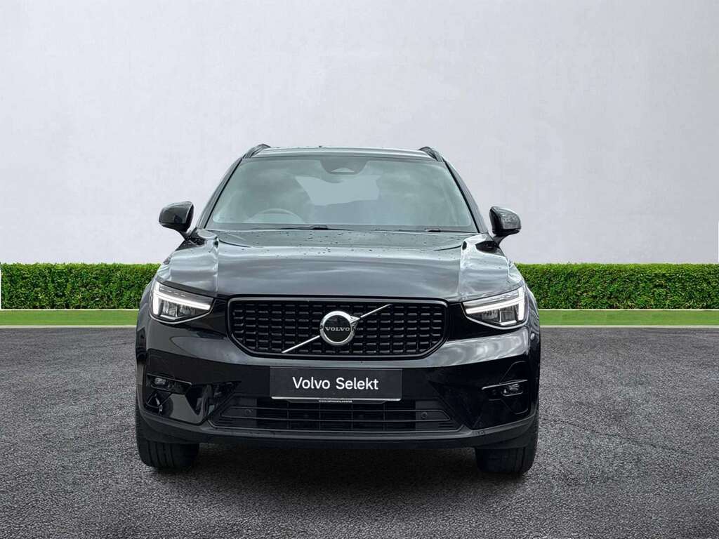 Volvo XC40 2.0 B3p Plus Dark OY75VHB Black #2