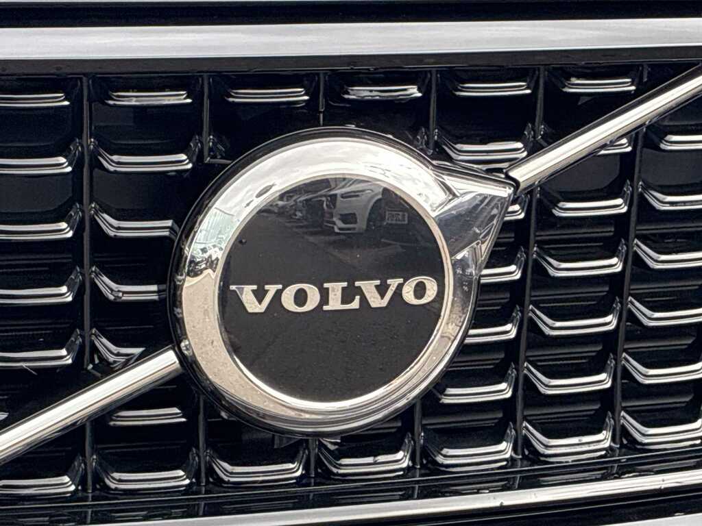 Volvo XC40 2.0 B3p Plus Dark OY75VHB Black #3