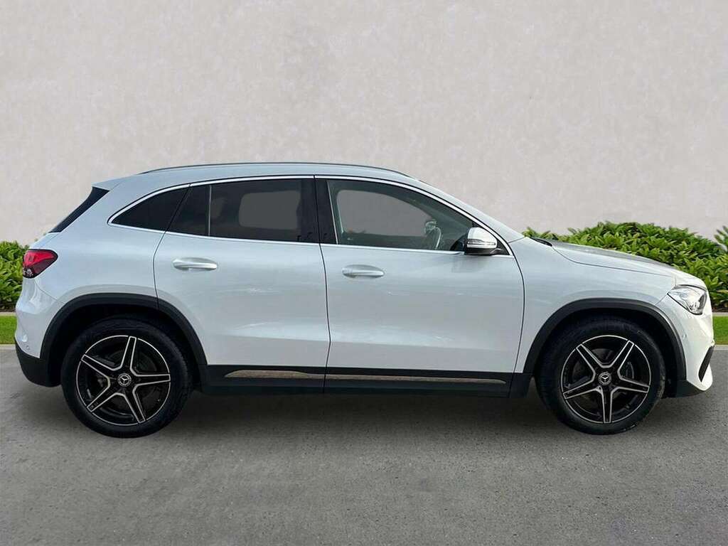 Mercedes-Benz GLA Class Gla 220D 4Matic Amg Line Executive White #3