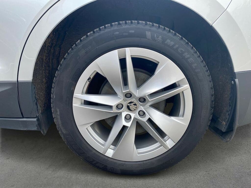 Skoda ENYAQ Iv 62Kwh 60 Suv 179 Ps Silver #6