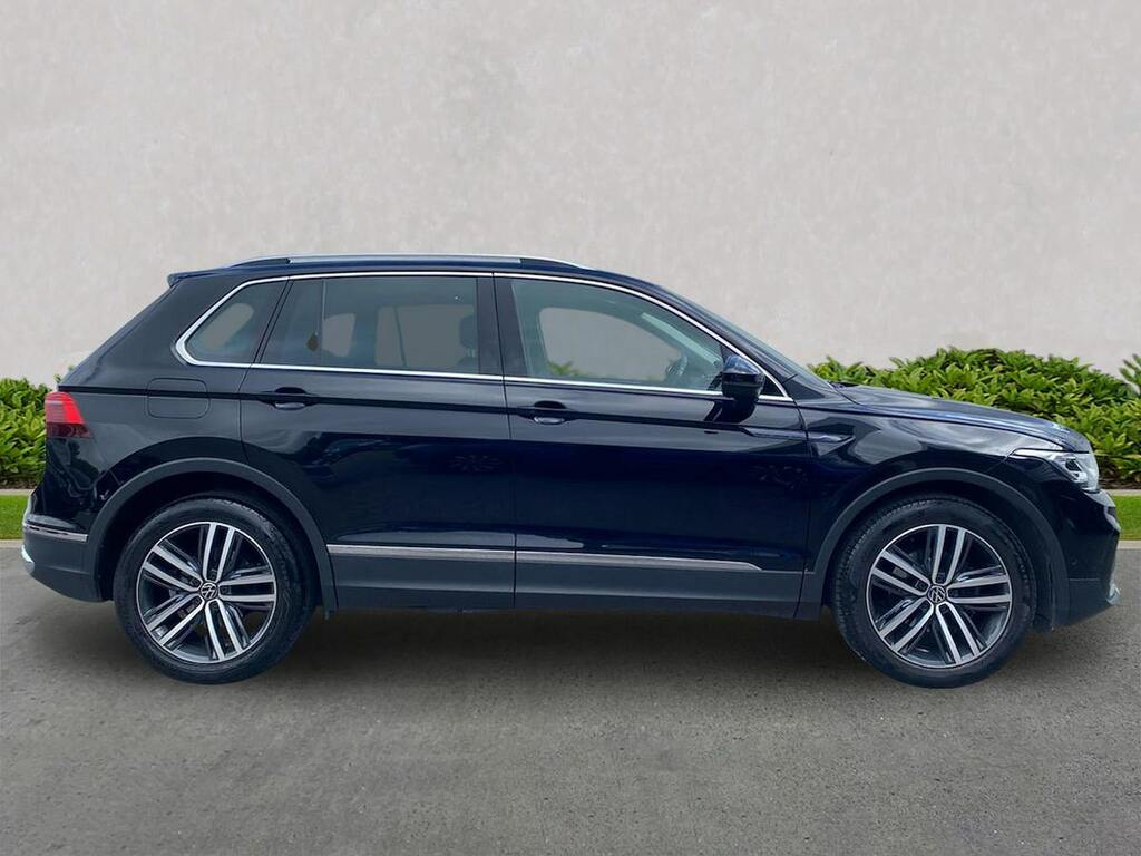 Volkswagen Tiguan 1.5 Tsi Elegance Suv Dsg Euro 6 Ss MC23TYK Black #2