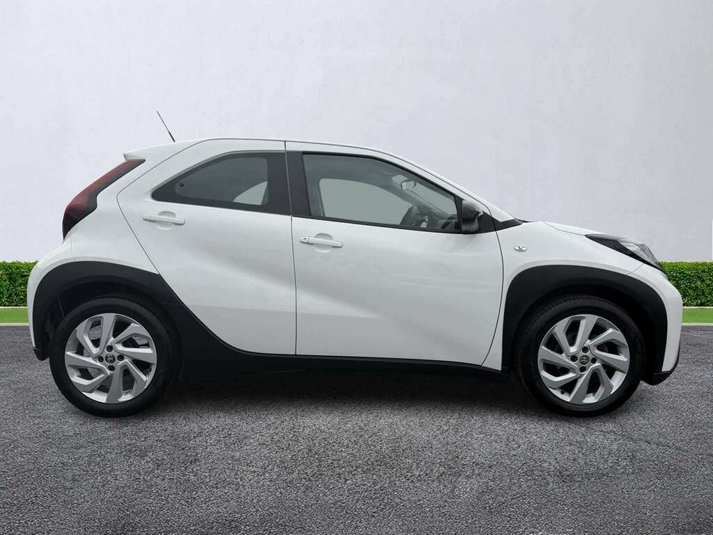 Toyota Aygo X 1.0 Vvt-i Pure NA23PHF White #3