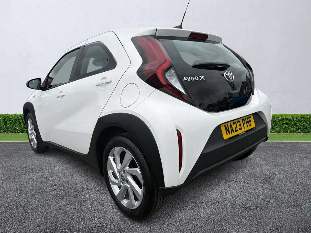 Toyota Aygo X 1.0 Vvt-i Pure NA23PHF White #2