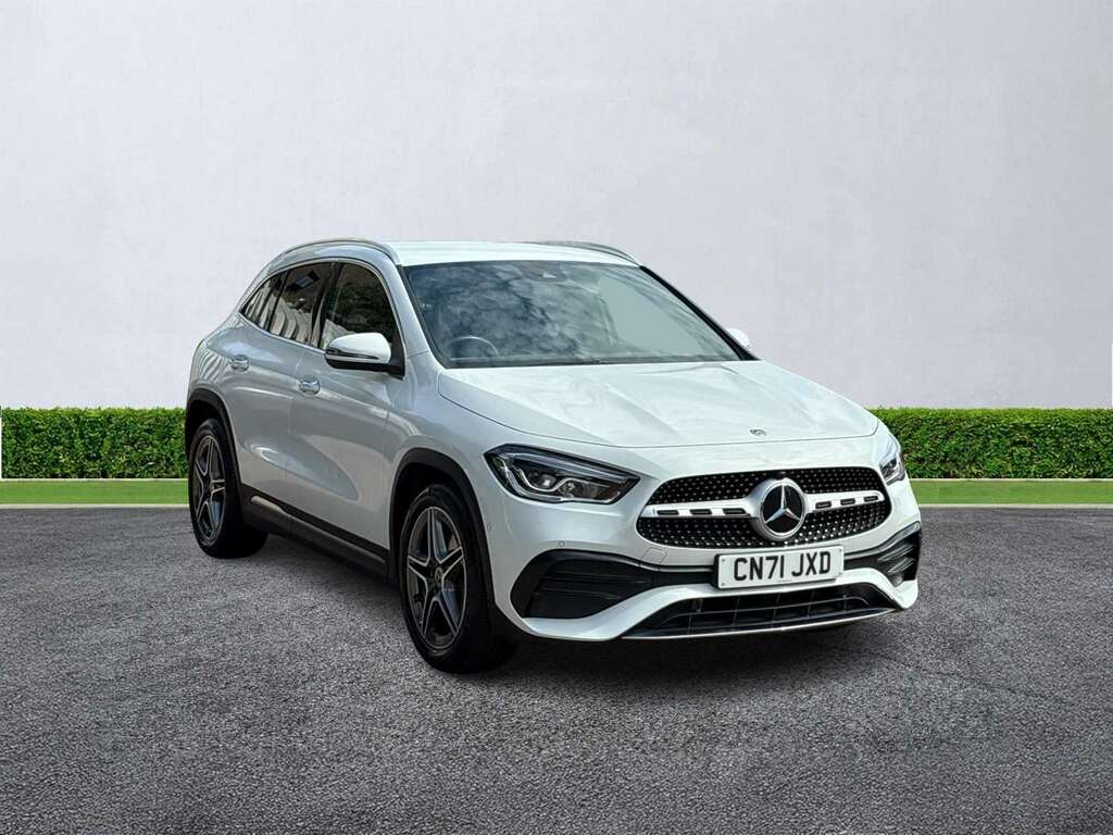 Mercedes-Benz GLA Class Gla 180 Amg Line Premium White