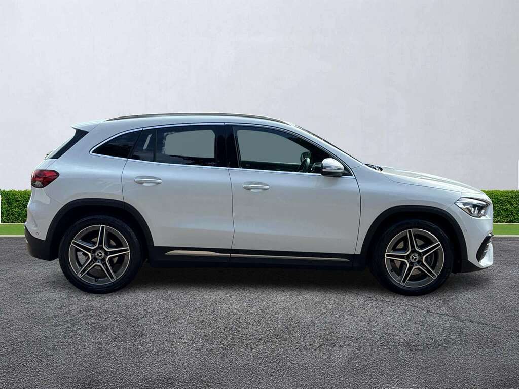 Mercedes-Benz GLA Class Gla 180 Amg Line Premium White #3