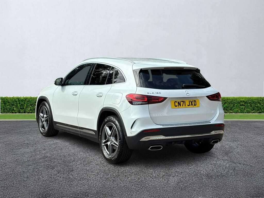 Mercedes-Benz GLA Class Gla 180 Amg Line Premium White #2