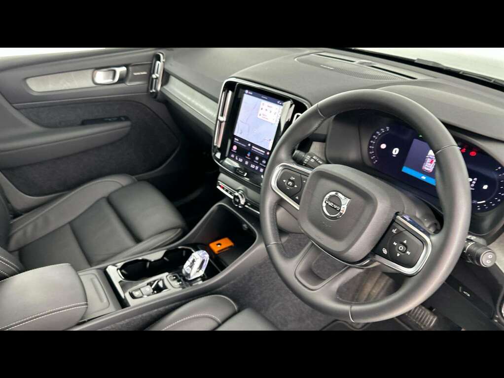 Volvo XC40 2.0 B3p Ultra Dark OV75CVO Black #3