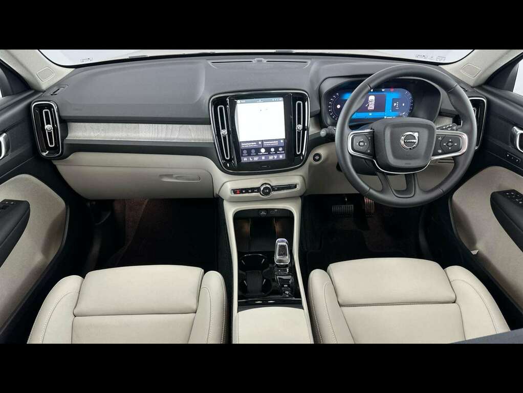 Volvo XC40 2.0 B4p Plus Pro Dark Gold #4