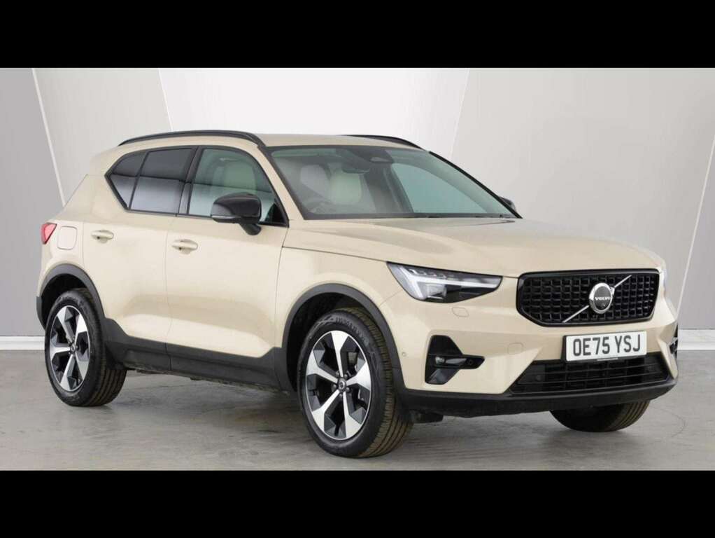 Volvo XC40 2.0 B4p Plus Pro Dark Gold