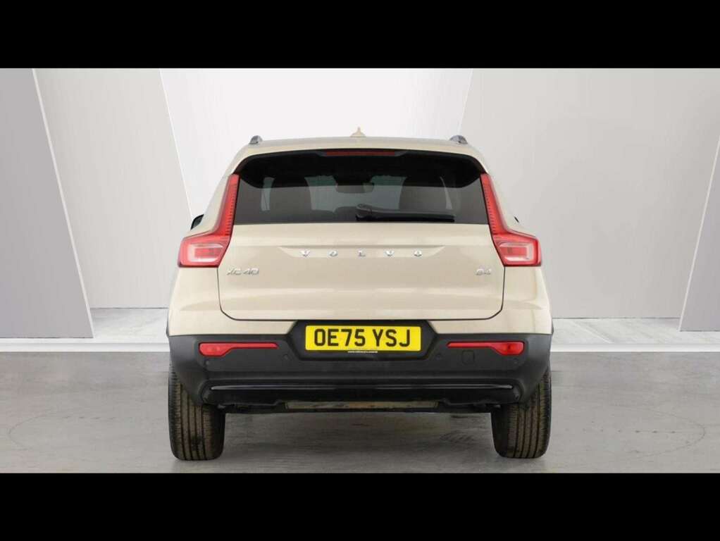 Volvo XC40 2.0 B4p Plus Pro Dark Gold #5